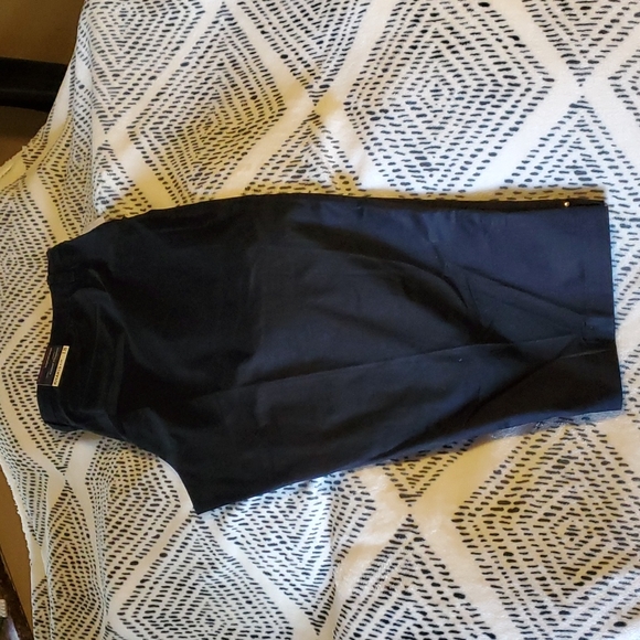 Black Capri - Picture 4 of 13